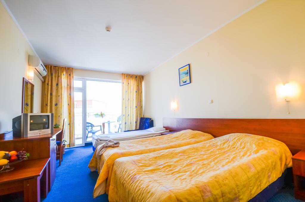 נסבר Family Hotel Eliri מראה חיצוני תמונה